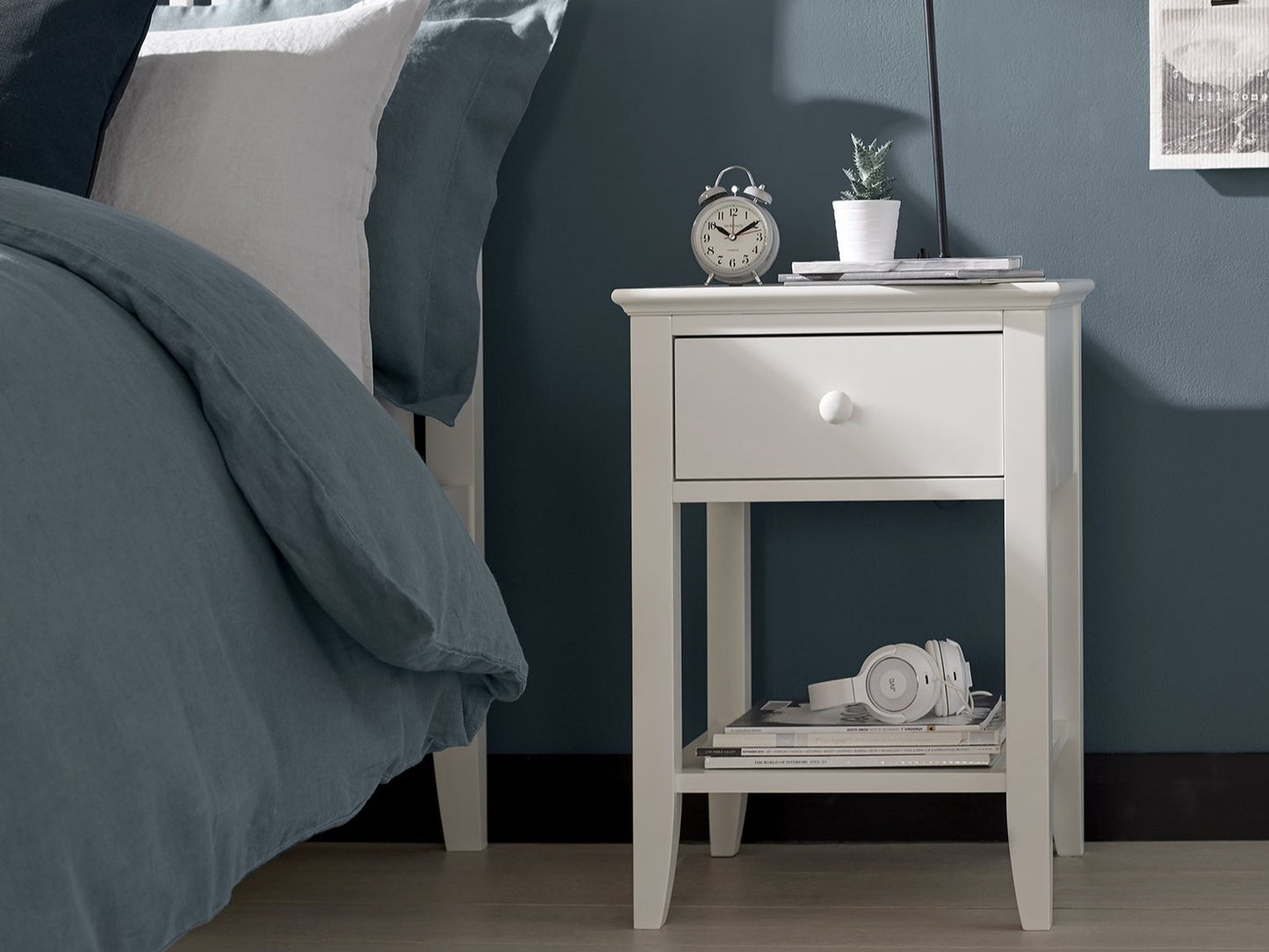 Bentley Ashby 1 Drawer Nightstand - White