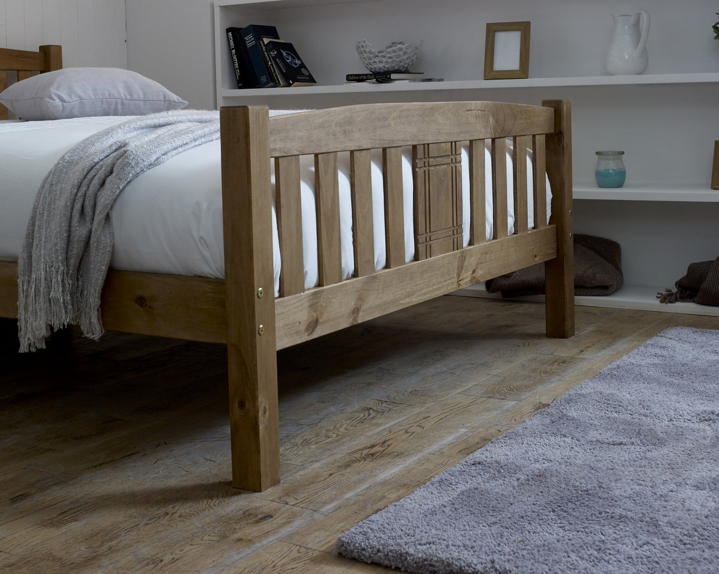 Limelight Sedna Wooden Bed - Kingsize - Image 3